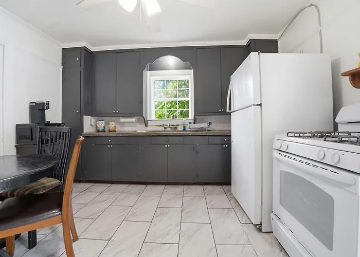 Hébergement de vacances Cozy With Free Parking & Kitchen Lafayette