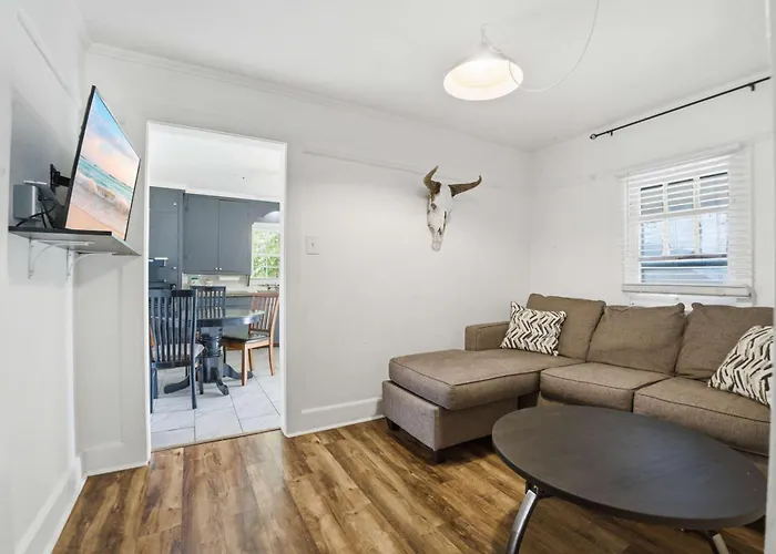 Cozy With Free Parking & Kitchen *
