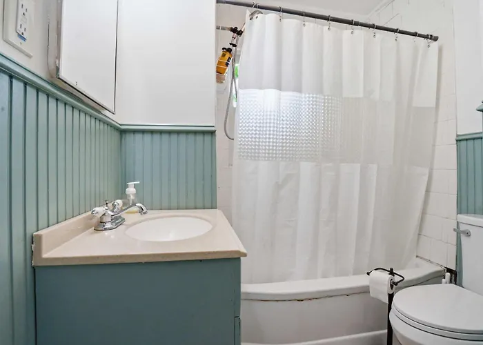 Cozy With Free Parking & Kitchen Lafayette