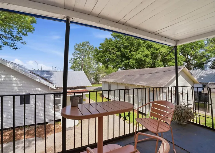 Cozy With Free Parking & Kitchen Hébergement de vacances Lafayette